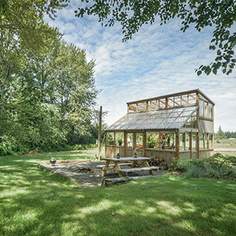 Discover the glamping meaning in unique places to go camping when on vacation with Glamping Hub.